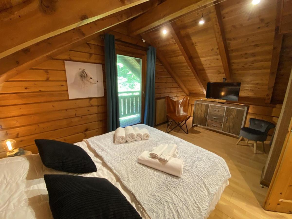 Le Renard Chalet En Bois Ла Брес Екстериор снимка
